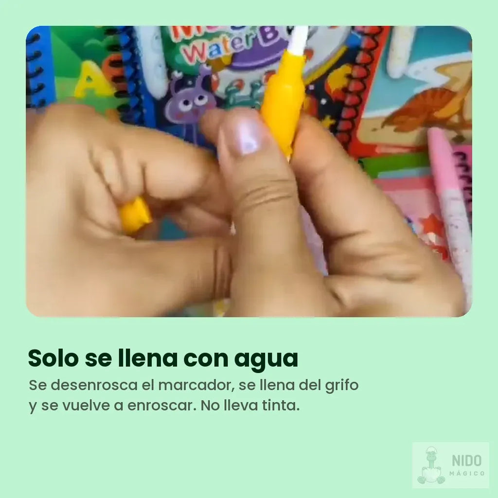 Se desenrosca el marcador del Libro Mágico y se llena con agua del grifo