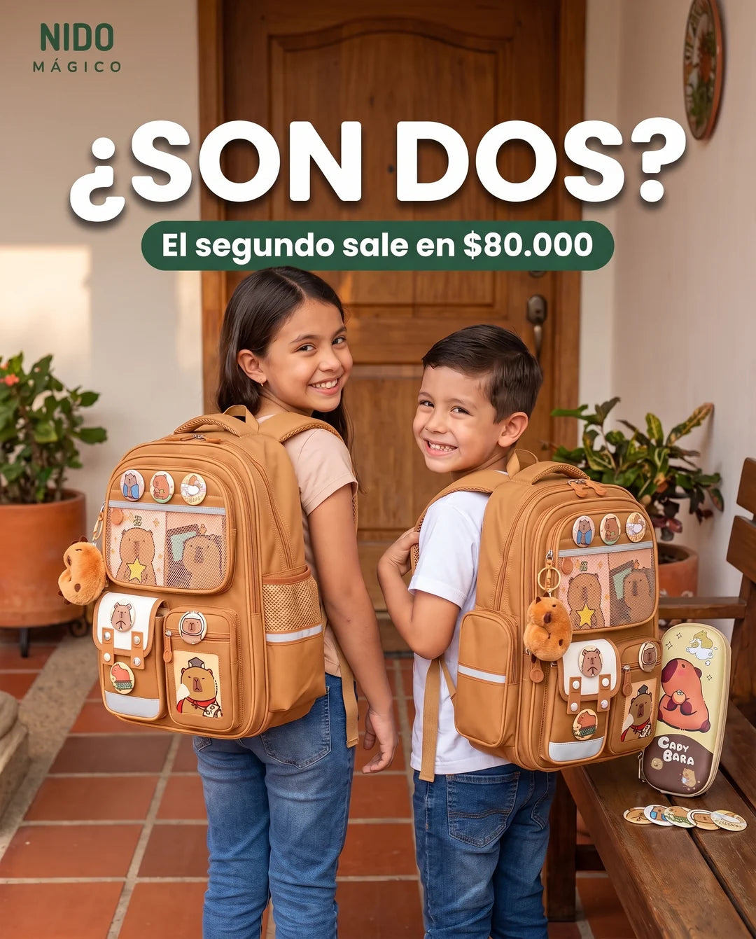 Dos hermanos con su morral capibara