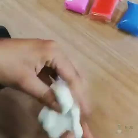 Un conejo de foamy tomando forma con la espátula
